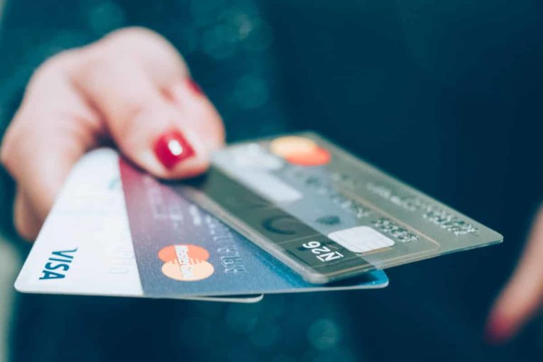 Exchange, withdrawal, payment, how to manage your money in Colombia