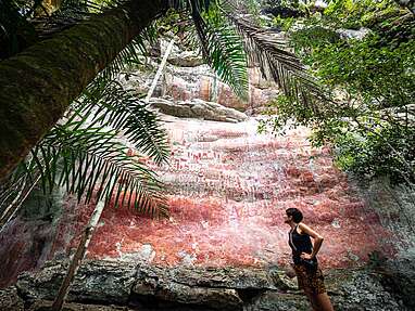 Visit Cerro Azul travel guide: the Sixtine Chapel of the colombian Amazon in Guaviare